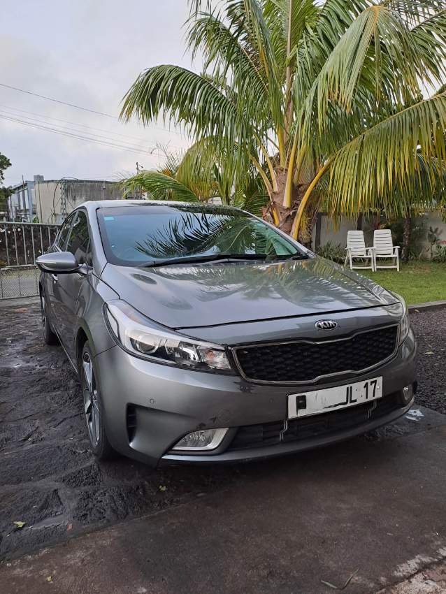 URGENT SALE!! KIA CERATO SX PACK MANUAL RS 415,000 - 1 - Family Cars  on Aster Vender