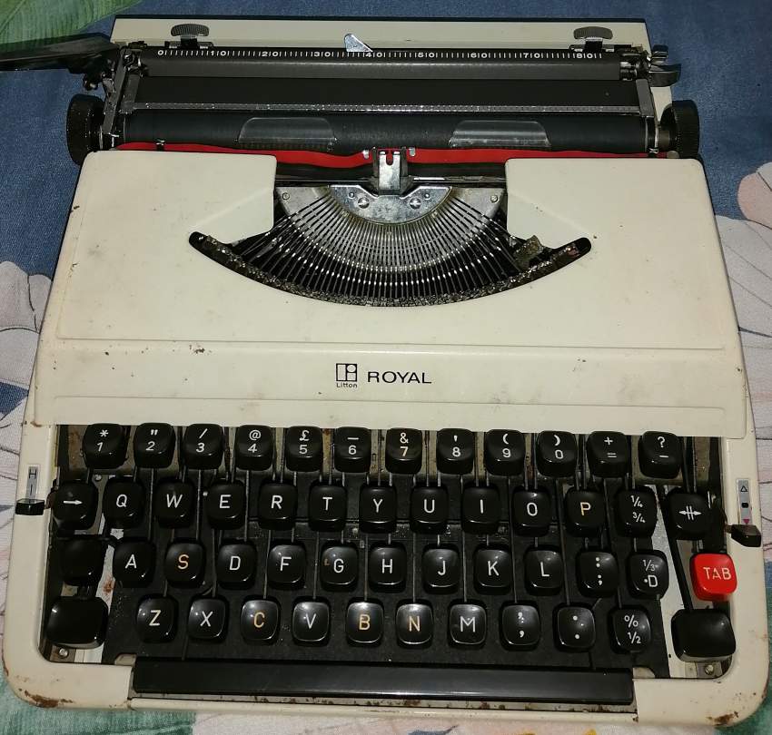 Vintage Typewriter Litton Royal 2000 - 1 - Old stuff  on Aster Vender