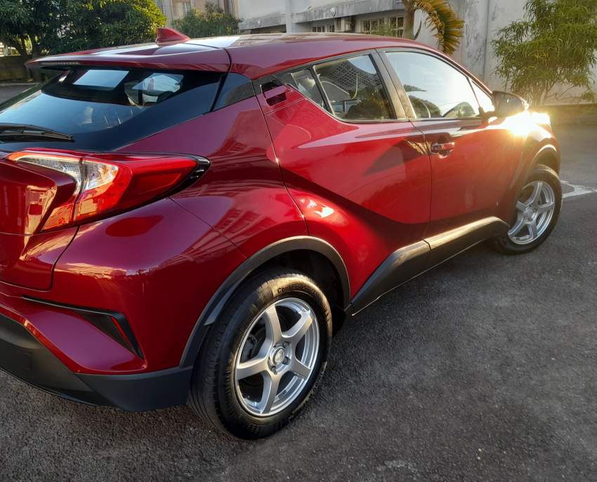 Toyota C-HR in EXCELLENT condition!! - 1 - SUV Cars  on MauriCar