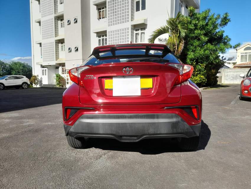 Toyota C-HR in EXCELLENT condition!! - 6 - SUV Cars  on MauriCar