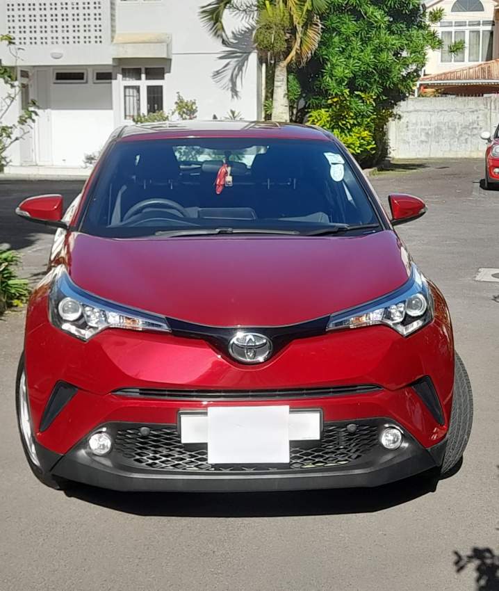 Toyota C-HR in EXCELLENT condition!! - 8 - SUV Cars  on MauriCar