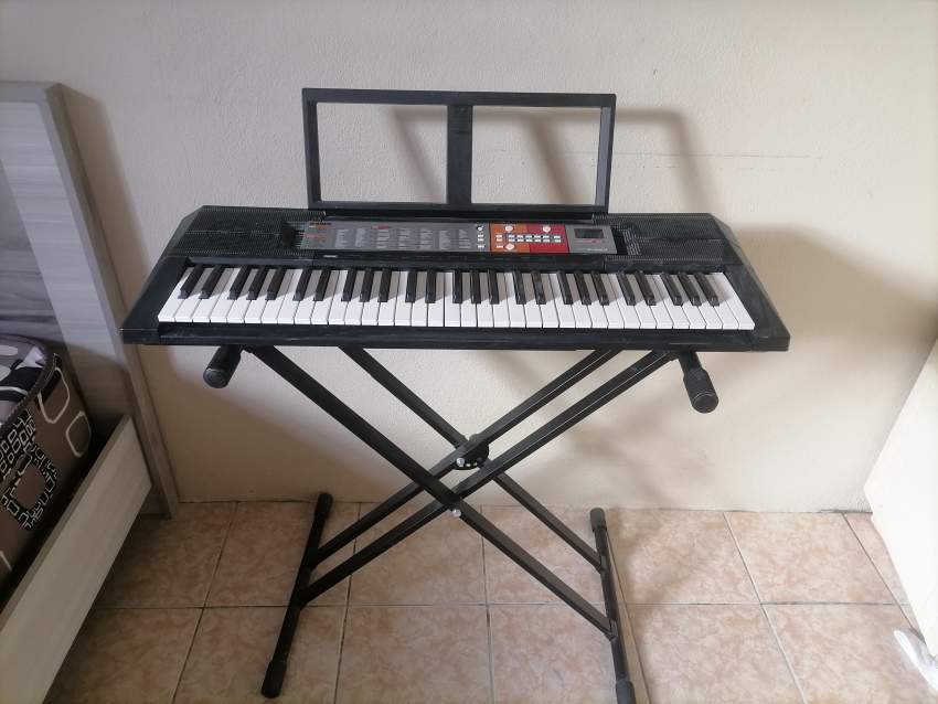 Yamaha PSR-F50 61-key Portable+ Stand - 1 - Electronic piano  on Aster Vender