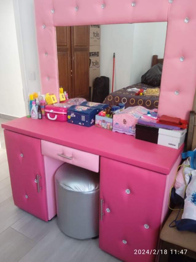 Girl's Princess Vanity - 1 - Makeup furniture  on Aster Vender