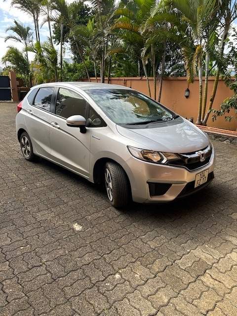 For Sale Honda Fit Hybrid 2017  with 98600 Kms. - 1 - Compact cars  on MauriCar