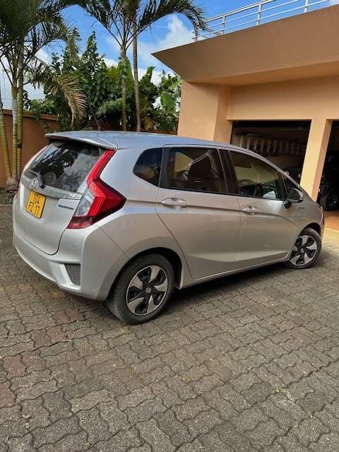 For Sale Honda Fit Hybrid 2017  with 98600 Kms. - 0 - Compact cars  on MauriCar