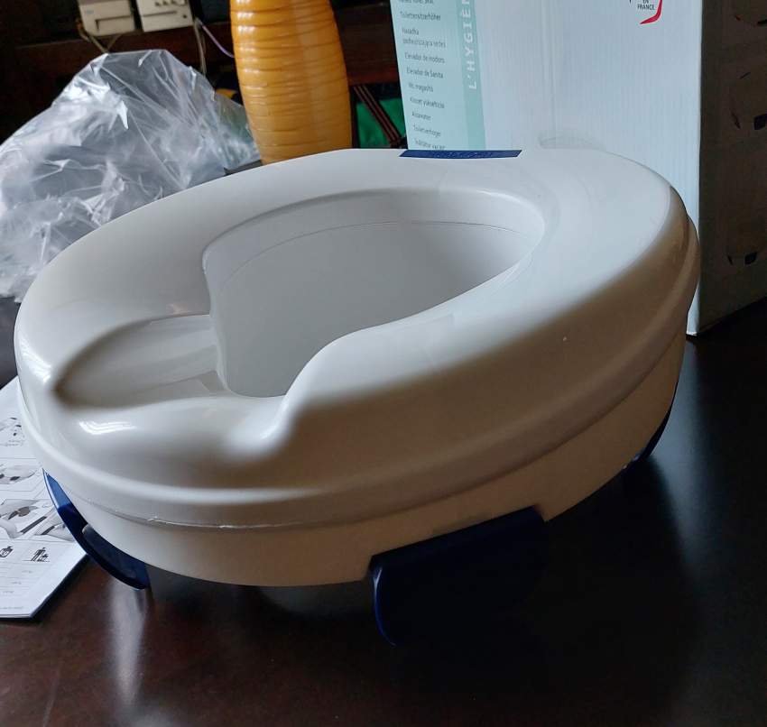 Raised Toilet Seat (Réhausseur de WC) - Brand new - 4 - Other Medical equipment  on Aster Vender