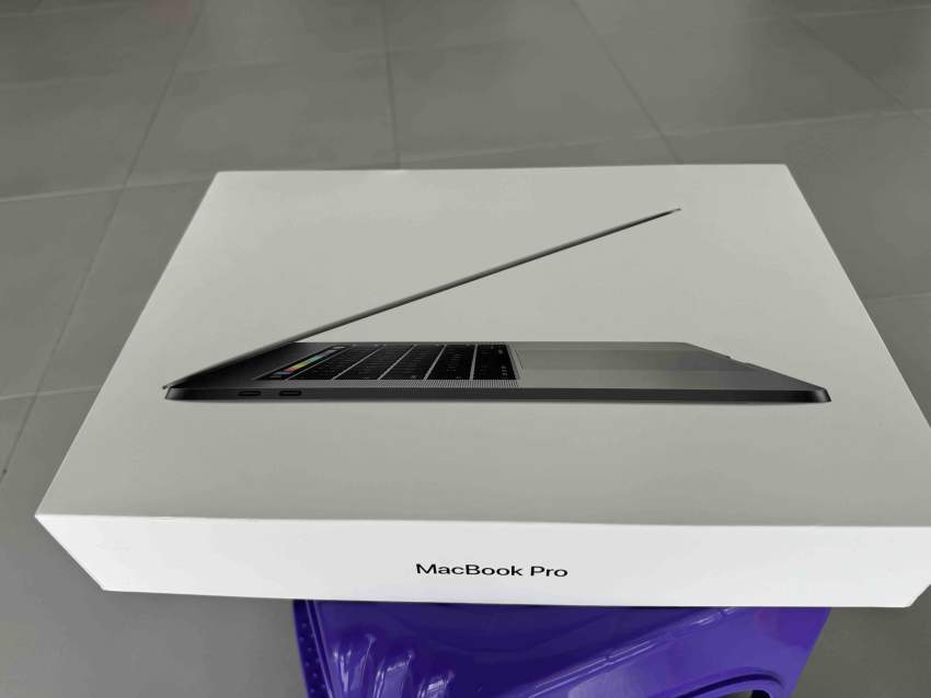 MacBook Pro 16 inch with Touch Bar - 4 - Laptop  on MauriCar