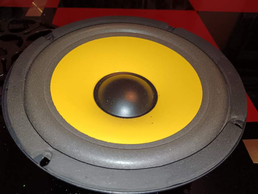 Subwoofer - 0 - Others  on MauriCar