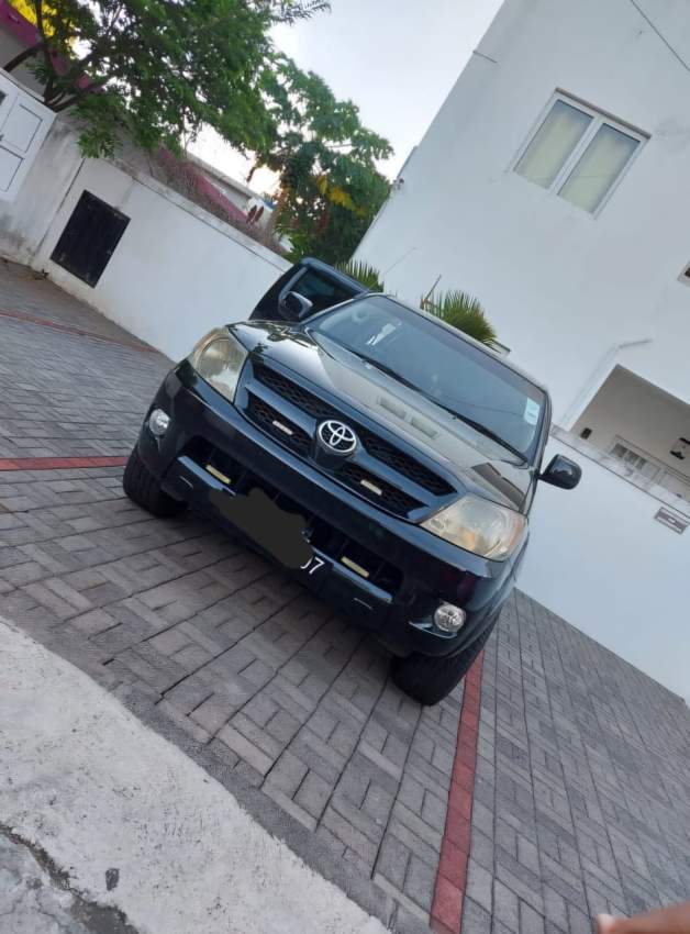 Hilux dec 07 for sale - 2 - Pickup trucks (4x4 & 4x2)  on MauriCar