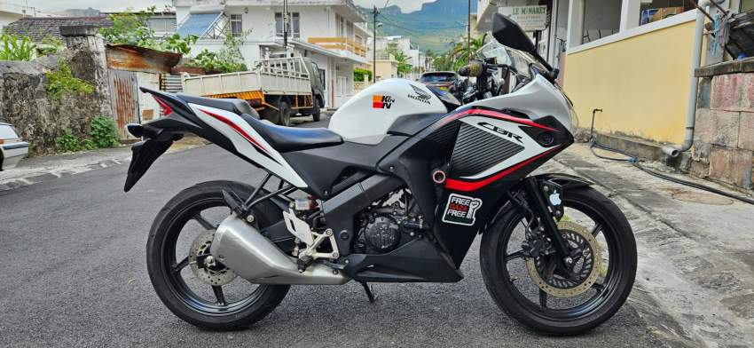 Honda CBR 150 - 1 - Sports Bike  on Aster Vender