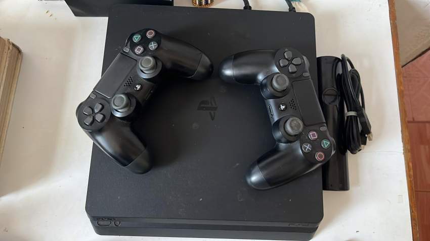 PS4 256GB - 1 - PlayStation 4 (PS4)  on MauriCar