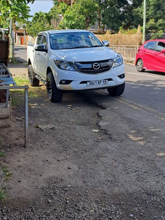 Mazda BT-50 - 1 - Pickup trucks (4x4 & 4x2)  on Aster Vender