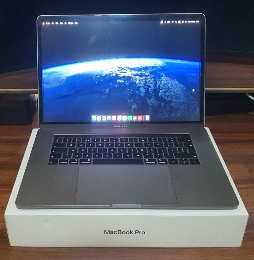 Macbook Pro (Touch Bar) 15 Inch Core i7 2018 Model A1990