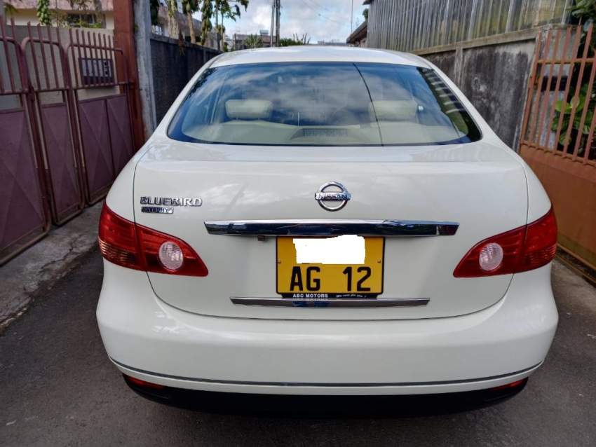 Nissan Bluebird Sylphy 2012 - 4 - Family Cars  on Aster Vender