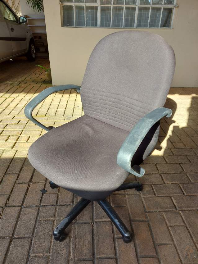 Adjustable Office Chair - 0 - Desk chairs  on Aster Vender