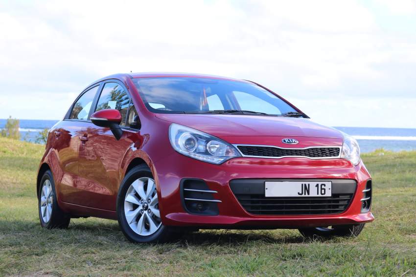 KIA Rio Hatchback Fully Executive - 5 - Family Cars  on Aster Vender