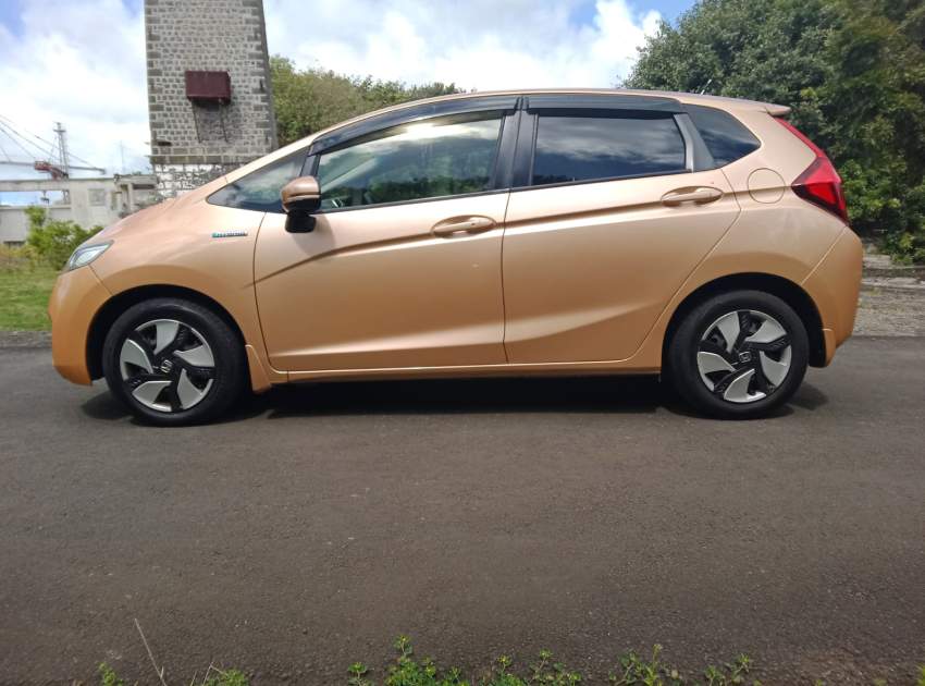 Honda Fit-2014 - 1 - Family Cars  on Aster Vender