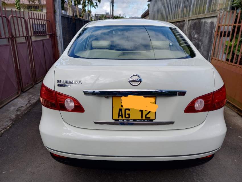 Nissan Bluebird Selphy - 3 - Family Cars  on MauriCar