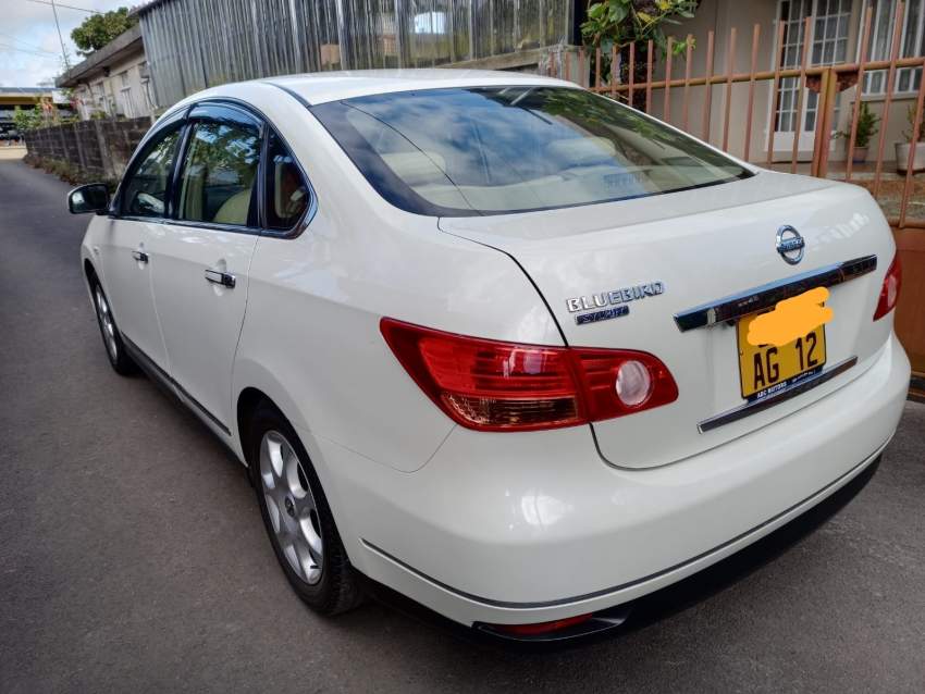 Nissan Bluebird Selphy - 1 - Family Cars  on MauriCar