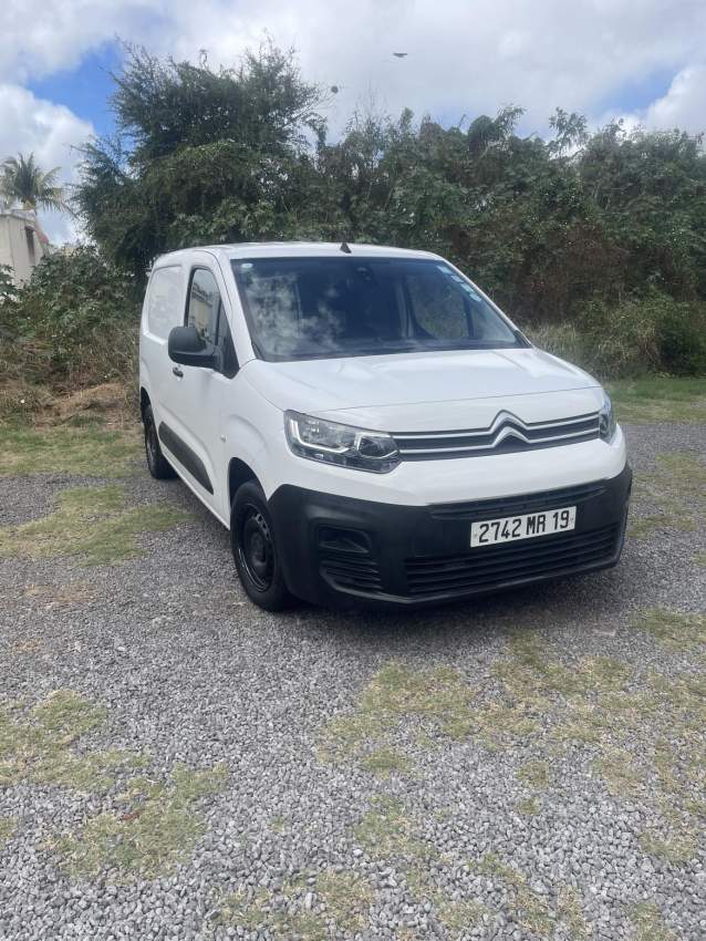 Citroen Berlingo goods vehicle - 5 - Cargo Van (Delivery Van)  on MauriCar