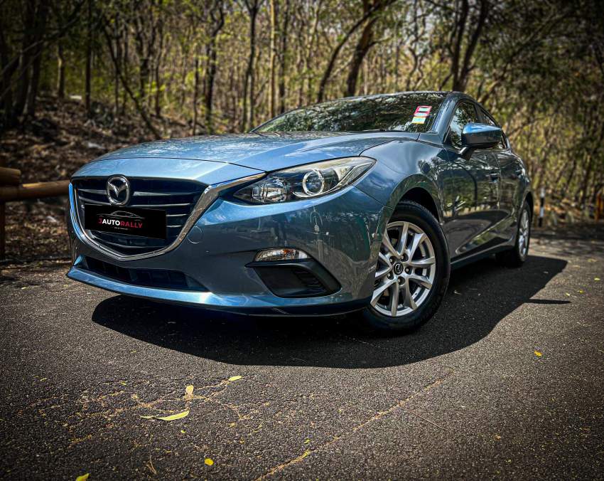 Mazda 3-2016 - 2 - Family Cars  on MauriCar