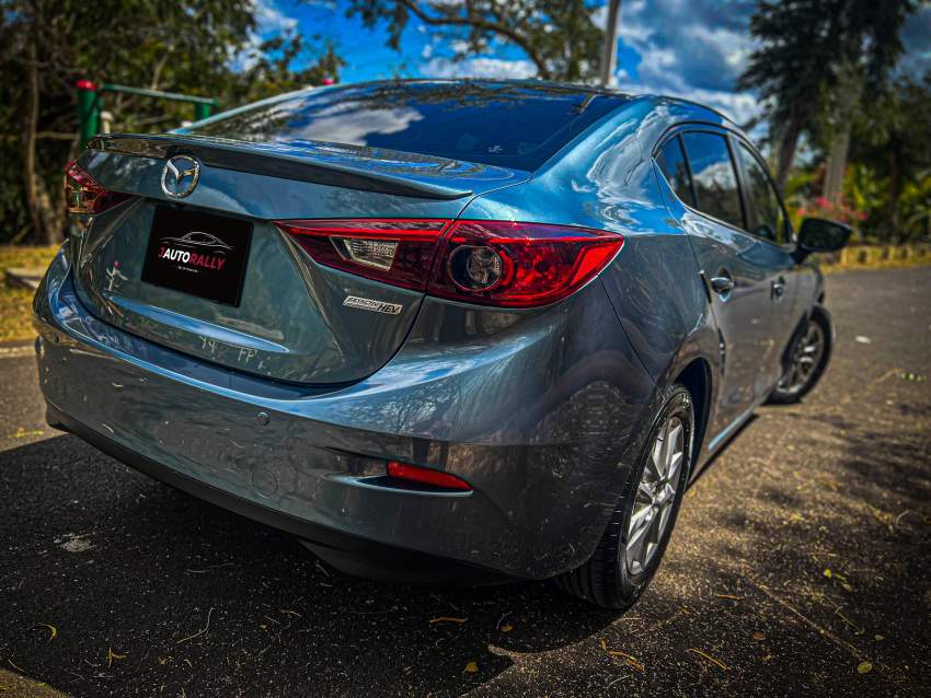 Mazda 3-2016 - 5 - Family Cars  on MauriCar