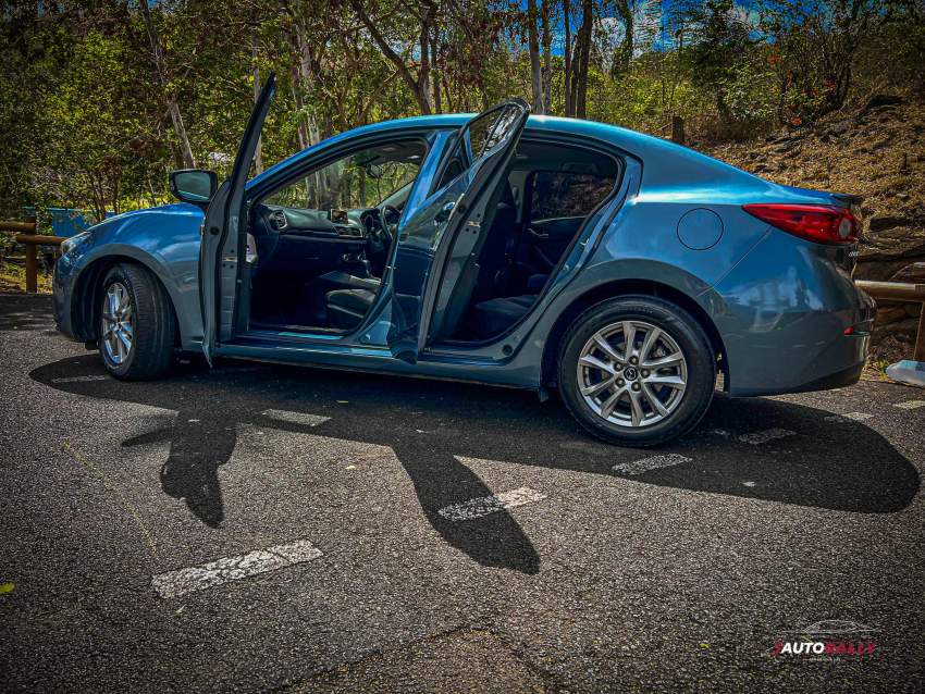 Mazda 3-2016 - 3 - Family Cars  on MauriCar