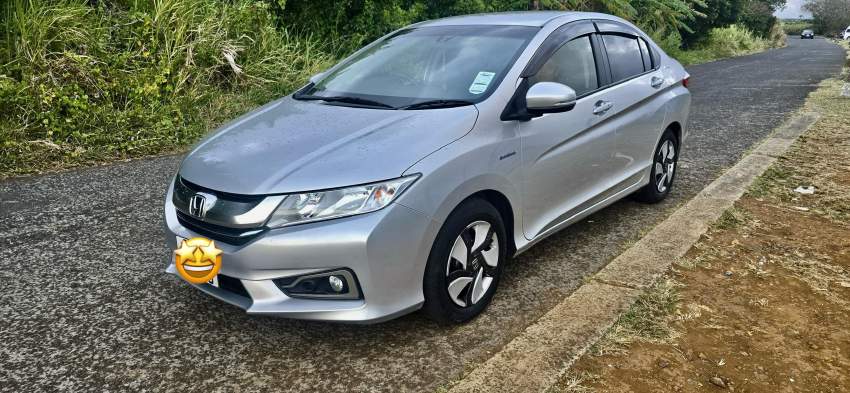 Honda Grace - 2015 - 2 - Family Cars  on Aster Vender