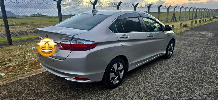 Honda Grace - 2015 - 4 - Family Cars  on Aster Vender