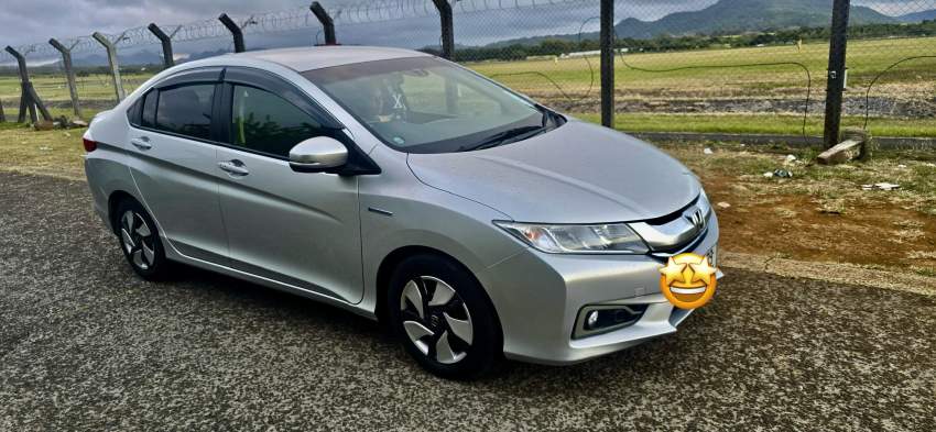 Honda Grace - 2015 - 1 - Family Cars  on Aster Vender