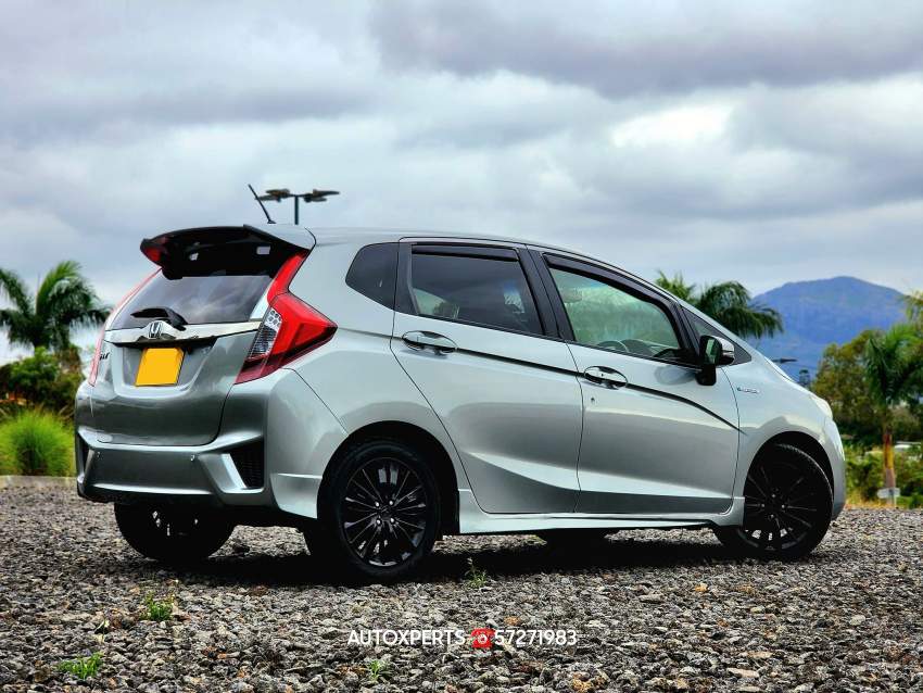 Honda Fit-2015 - 5 - Compact cars  on MauriCar