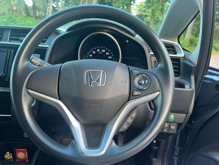 Honda Fit - 2018 - 5 - Compact cars  on Aster Vender