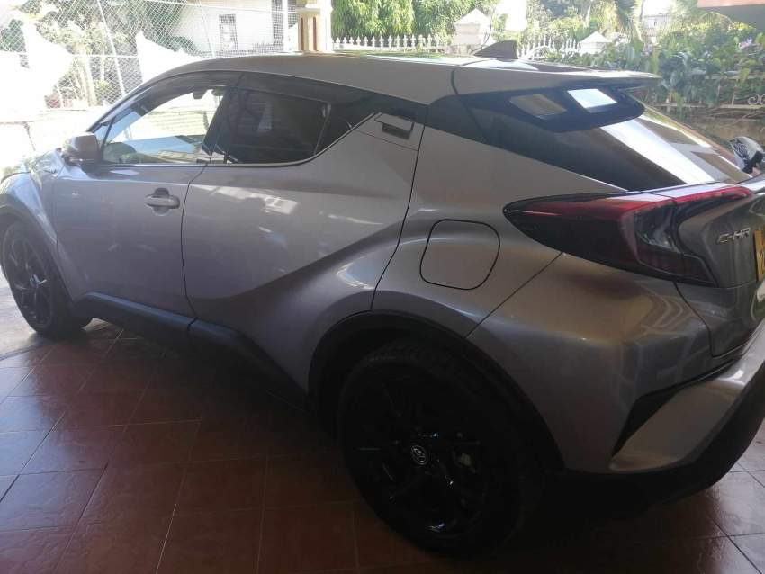 Toyota C-HR 2019 - 5 - SUV Cars  on Aster Vender