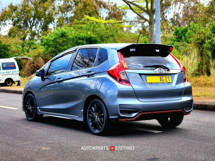 Honda Jazz -2021 - 4 - Family Cars  on MauriCar