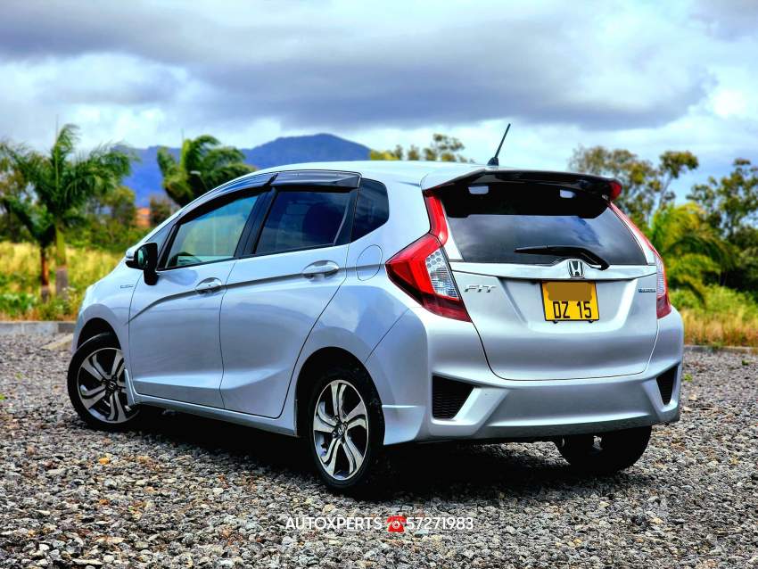 Honda Fit -2015 - 4 - Family Cars  on MauriCar