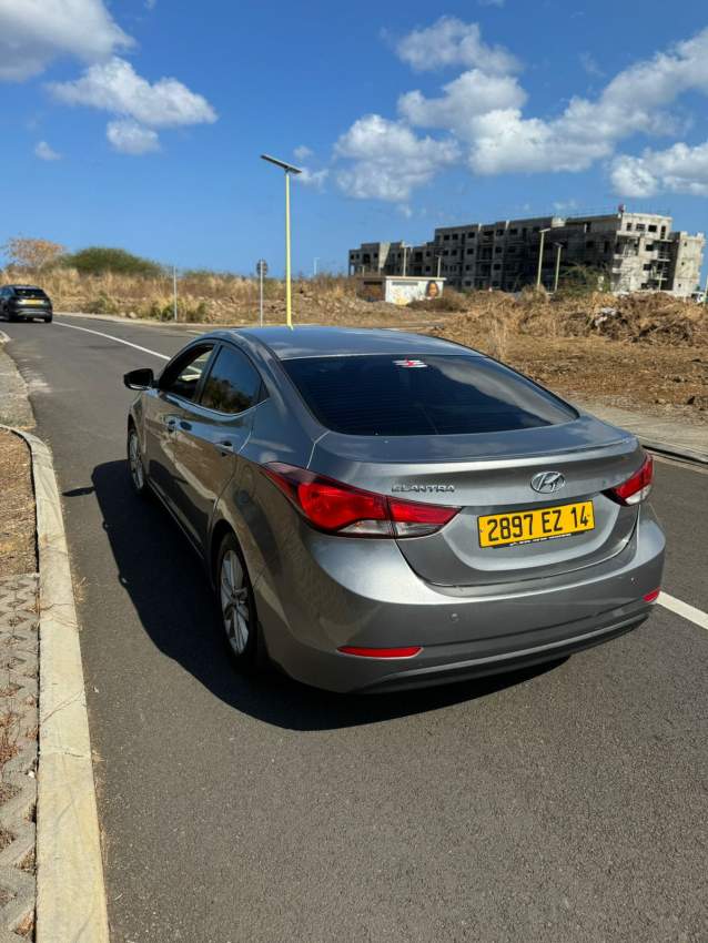 Hyundai Elantra-2014 - 3 - Family Cars  on MauriCar