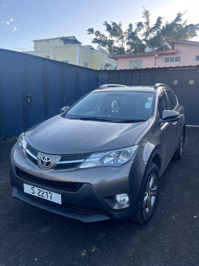 FOR SALE TOYOTA RAV 4 2015 MANUAL EXCELLENT RUNNING CONDITION - 3 - SUV Cars  on Aster Vender