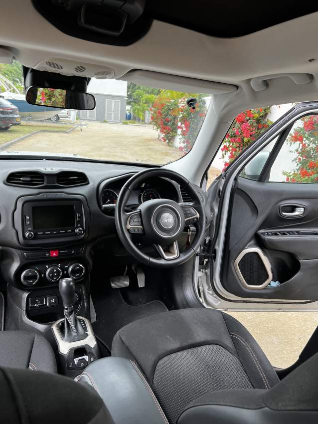 À VENDRE JEEP RENEGADE - 1 - SUV Cars  on MauriCar