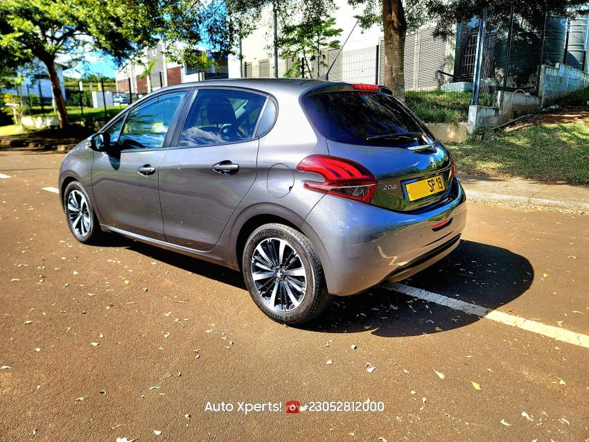 Peugeot 208-2019 - 3 - Compact cars  on Aster Vender