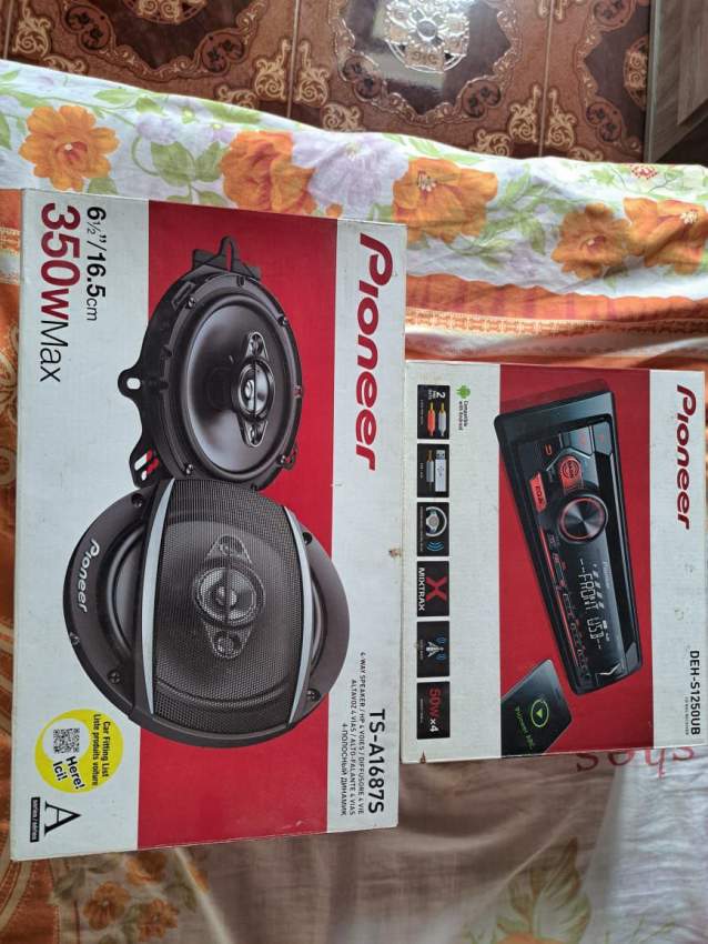 Pioneer Car Music Player & Speakers