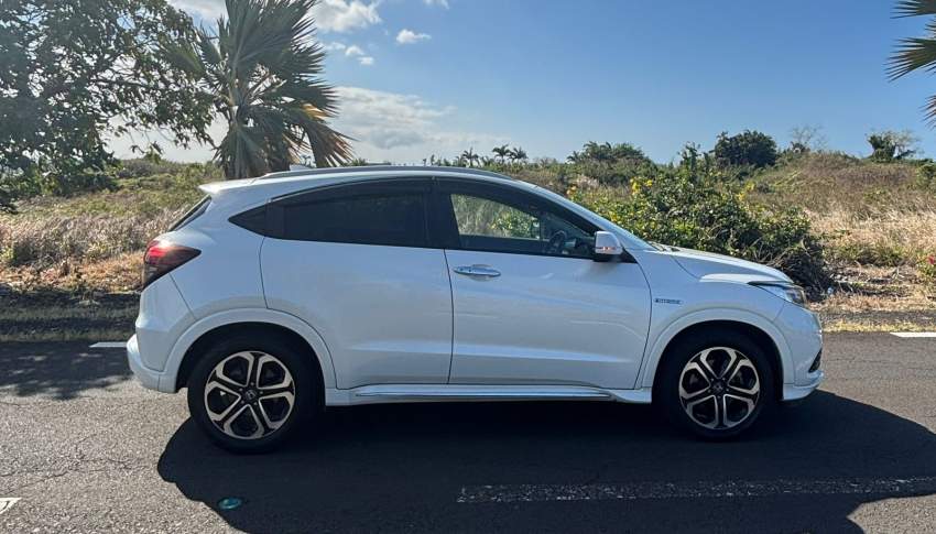 Honda Vezel-2018 - 2 - SUV Cars  on Aster Vender