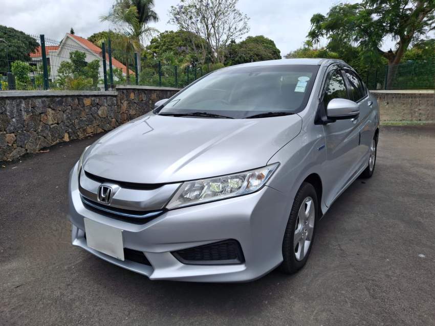 Honda Grace EX - 2015 - 1 - Family Cars  on Aster Vender