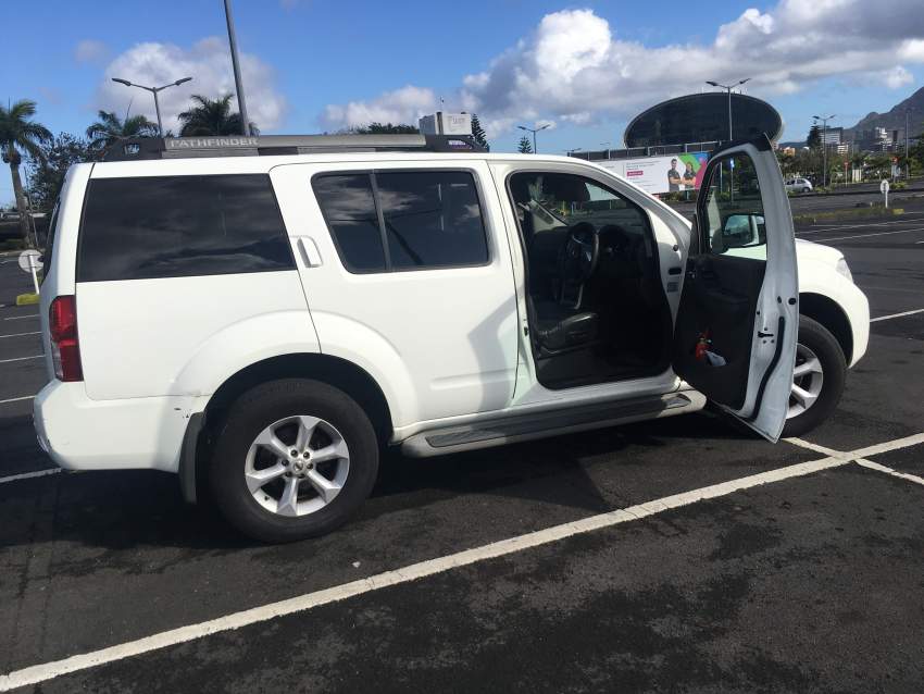 A Vendre NISSAN PATHFINDER 4.0 2012_ 7 Seated