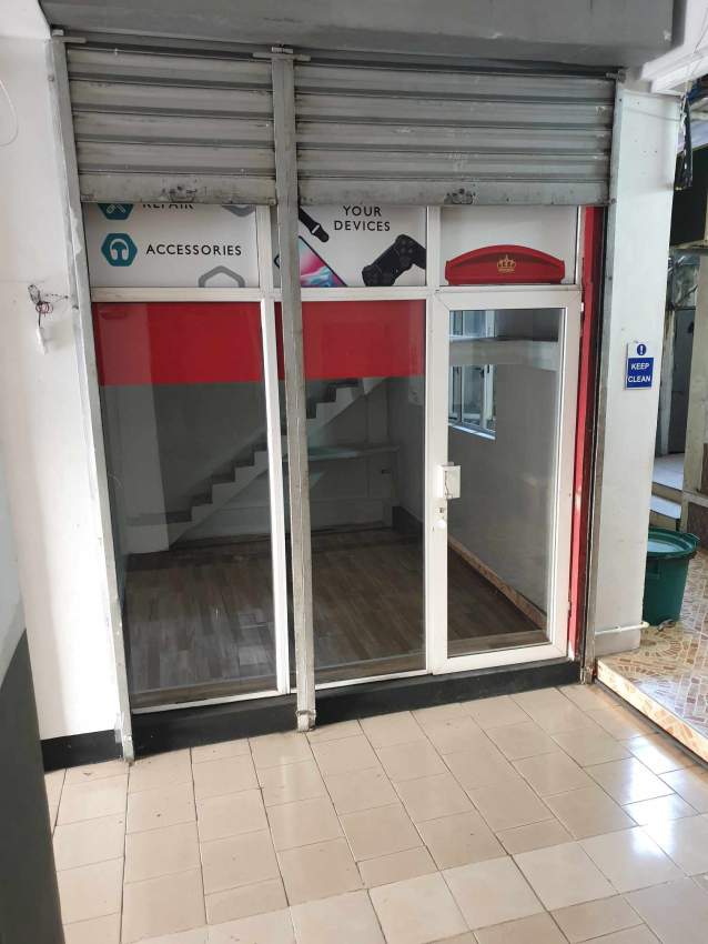 Commercial space for rent in Yadhoo building, QB - Ground floor - 15m²