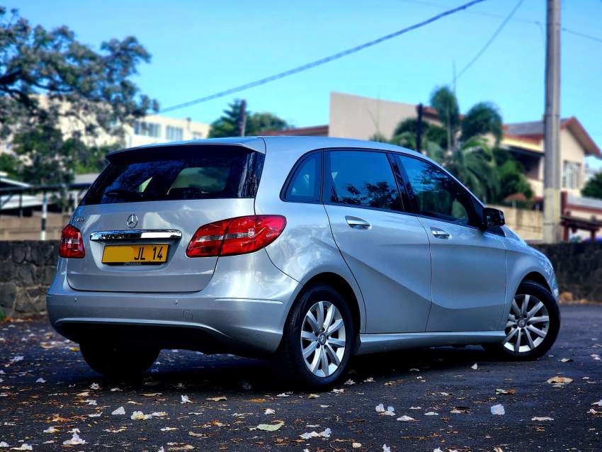 Mercedes B180 -2014 - 5 - Family Cars  on MauriCar