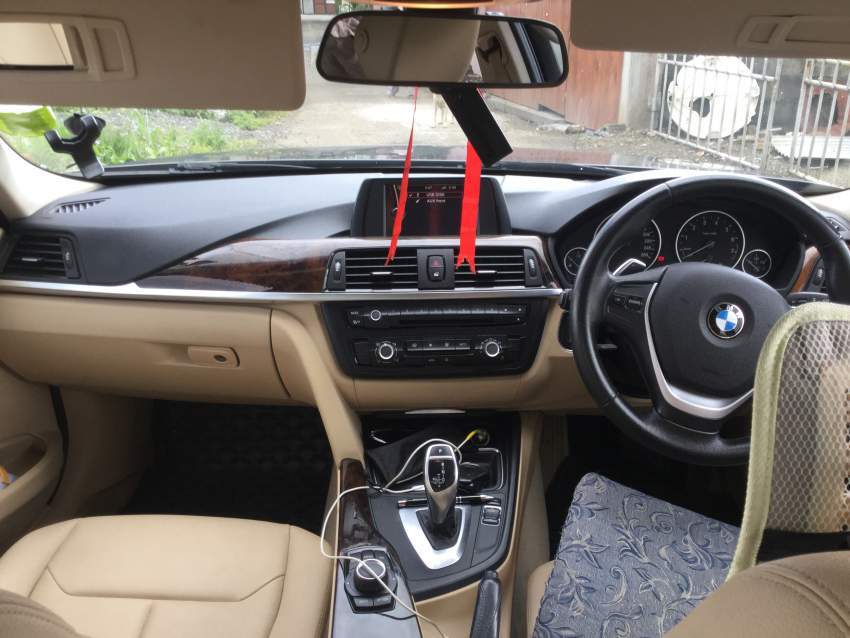 BMW 320i year 2012 a vendre