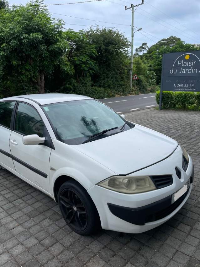 RENAULT MEGANE II 1.4L - 2 - Family Cars  on MauriCar