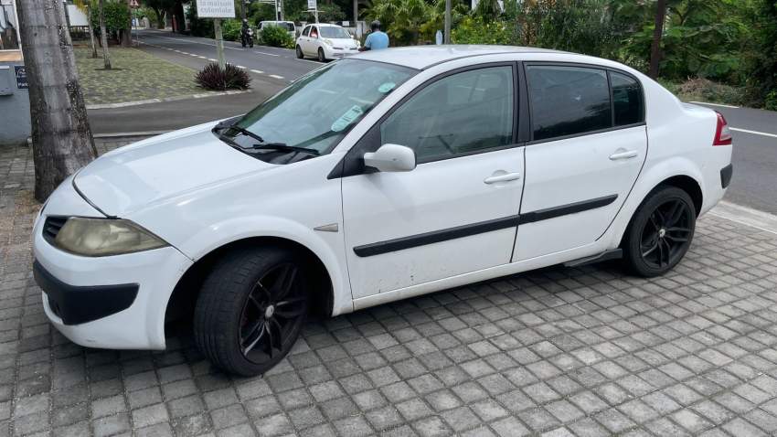 RENAULT MEGANE II 1.4L - 9 - Family Cars  on MauriCar