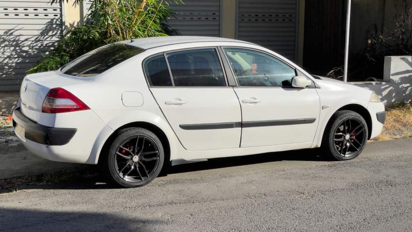 RENAULT MEGANE II 1.4L - 4 - Family Cars  on MauriCar