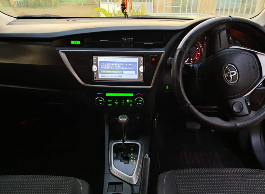 Toyota Auris 2014 - 4 - Compact cars  on Aster Vender